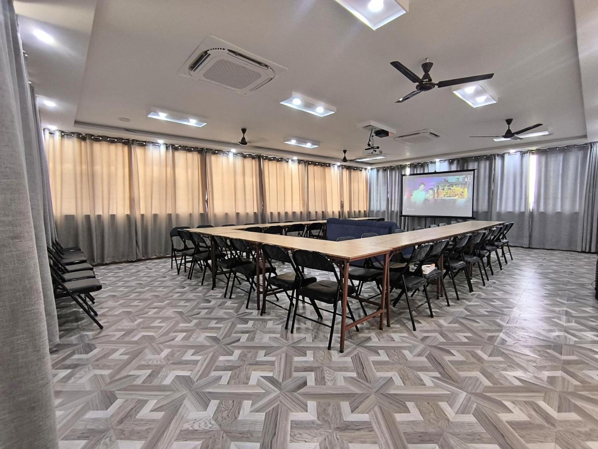 Hotel Peaceland Lumbini Екстер'єр фото